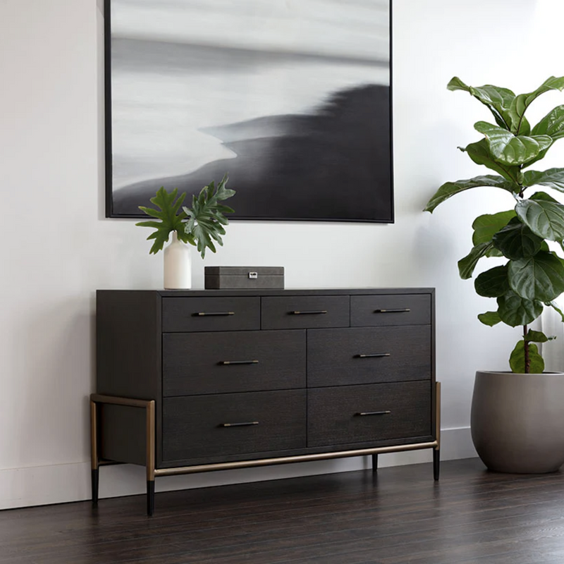 Weldrick Dresser