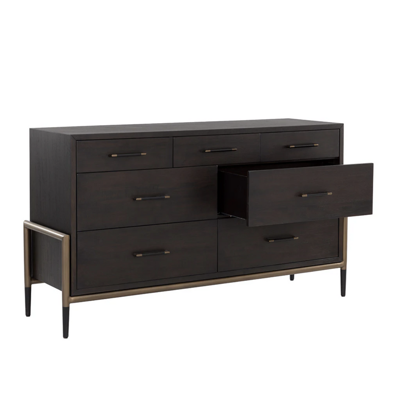 Weldrick Dresser