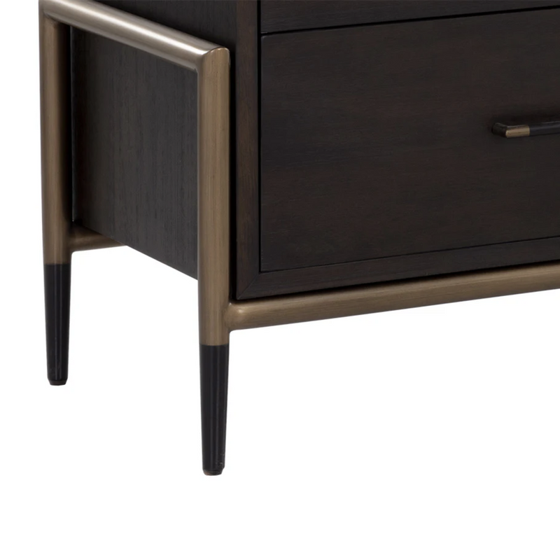 Weldrick Dresser